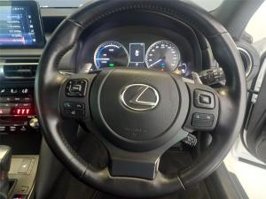 Lexus IS 300h EX - Image 22