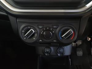 Toyota Vitz 1.0 XR manual - Image 10