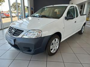 2023 Nissan NP200 1.6i safety pack (aircon)