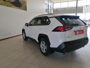 Toyota RAV4 2.0 GX - Image 12