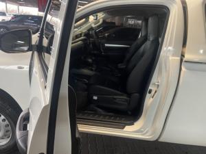 Toyota Hilux 2.4 GD-6 4X4 Single Cab Chassis Cab - Image 4