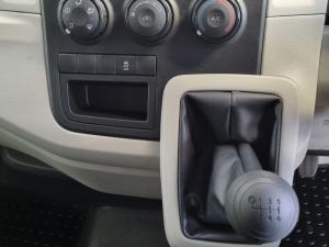 Toyota Quantum 2.8 SLWB panel van - Image 12
