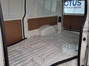 Toyota Quantum 2.8 SLWB panel van - Image 15