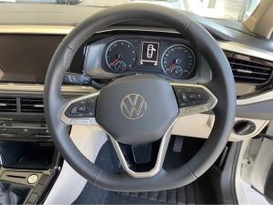 Volkswagen Polo sedan 1.6 Life manual - Image 13