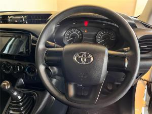Toyota Hilux 2.0 single cab S - Image 11
