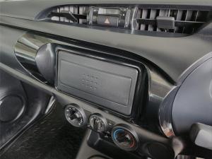 Toyota Hilux 2.0 single cab S - Image 9
