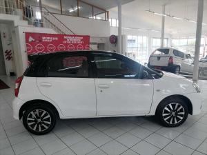 Toyota Etios hatch 1.5 Sport - Image 8