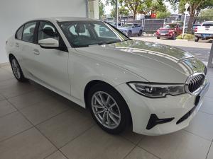 BMW 3 Series 320i - Image 4