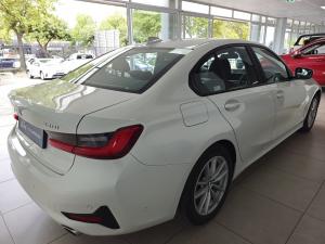 BMW 3 Series 320i - Image 5