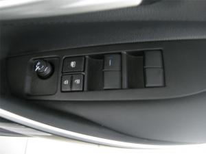 Toyota Corolla 1.8 Hybrid XS - Image 16