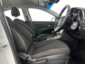 Chevrolet Cruze 1.6 LS - Image 12
