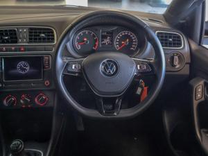 Volkswagen Polo Vivo hatch 1.6 Highline - Image 12
