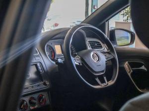 Volkswagen Polo Vivo hatch 1.6 Highline - Image 14