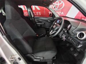 Toyota Vitz 1.0 XR manual - Image 8