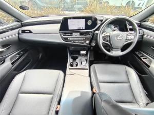 Lexus ES 250 EX - Image 11
