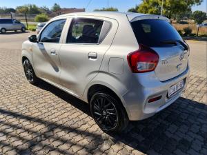 Toyota Vitz 1.0 XR manual - Image 15