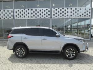 Toyota Fortuner 2.4GD-6 manual - Image 3