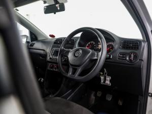 Volkswagen Polo sedan 1.6 Trendline - Image 10
