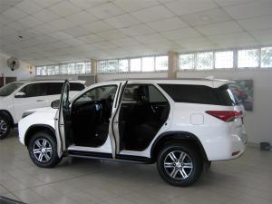 Toyota Fortuner 2.4GD-6 auto - Image 5