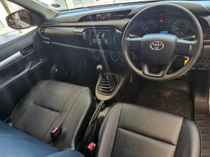 Toyota Hilux 2.0 single cab S - Image 16