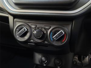 Toyota Vitz 1.0 XR manual - Image 17