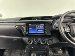 Toyota Hilux 2.4 GD-6 RB SRX automaticE/CAB - Image 8