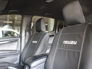Isuzu D-Max 300 3.0TD double cab 4x4 LX auto - Image 6