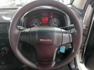 Isuzu D-Max Gen 6 250 single cab Fleetside safety - Image 7