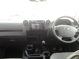 Toyota Land Cruiser 79 4.5D-4D V8 double cab LX - Image 6