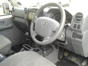Toyota Land Cruiser 79 4.5D-4D V8 double cab LX - Image 12