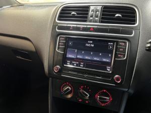 Volkswagen Polo Vivo sedan 1.6 Comfortline - Image 9