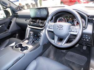 Toyota Land Cruiser 300 3.3D GR-Sport - Image 7