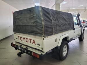 Toyota Land Cruiser 79 4.5D-4D V8 single cab LX - Image 2