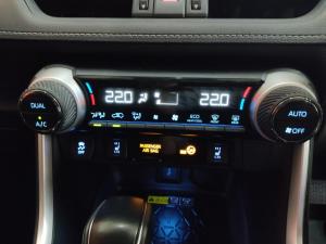 Toyota RAV4 2.0 VX - Image 15