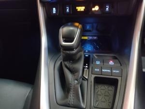 Toyota RAV4 2.0 VX - Image 19