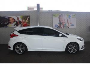 Ford Focus ST 1 - Image 2