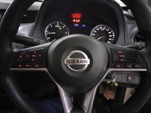 Nissan Navara 2.5DDTi double cab SE Plus auto - Image 11