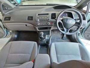 Honda Civic sedan 1.8 EXi - Image 8