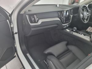 Volvo XC60 B6 AWD Plus Dark - Image 13
