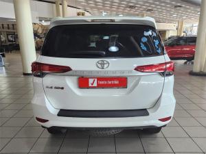 Toyota Fortuner 2.4GD-6 manual - Image 4