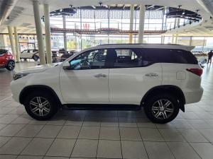 Toyota Fortuner 2.4GD-6 manual - Image 7