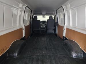 Toyota Quantum 2.8 SLWB panel van - Image 10