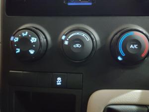 Toyota Quantum 2.8 SLWB panel van - Image 13