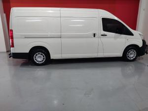 Toyota Quantum 2.8 SLWB panel van - Image 3