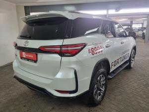 Toyota Fortuner 2.4GD-6 manual - Image 2