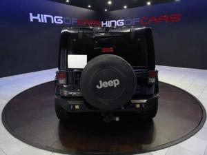 Jeep Wrangler Unlimited 3.6L Sahara - Image 5