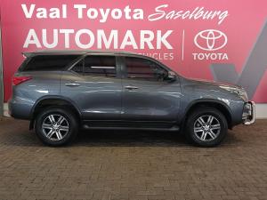 Toyota Fortuner 2.4GD-6 manual - Image 6
