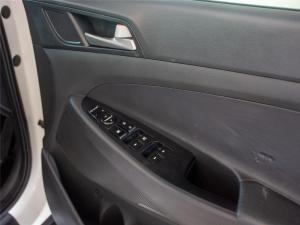 Hyundai Tucson 2.0CRDi Elite - Image 13