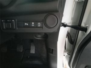 Toyota Vitz 1.0 XR manual - Image 6