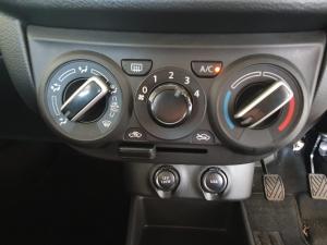 Toyota Vitz 1.0 XR manual - Image 7